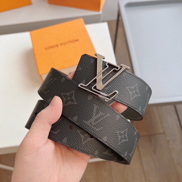 ルイヴィトンベルト正面デザイン